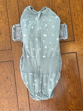 Happiest Baby SNOO Sleep Sack/Swaddle- Medium, Graphite Planets, Two-Way Zipper